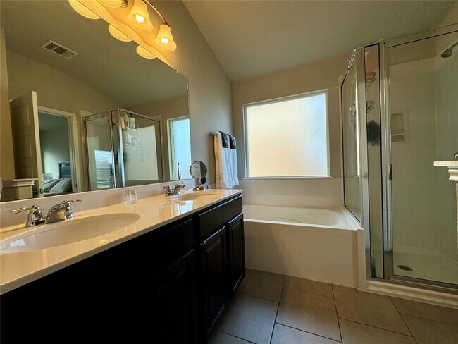 Building Photo - 416 Purple Martin Ave