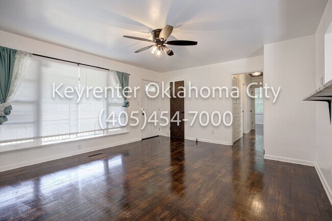 Building Photo - 1524 Rowena Ln