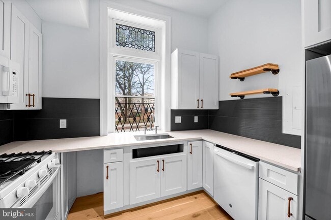 Building Photo - 1200 Bolton St