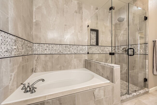 Building Photo - Evolve Real Estate presents: Beautiful 2 Bed/2 Bath Loft Condo, 1523 SQFT, Available May 1st!