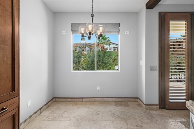 Building Photo - 450 White Fox Trail