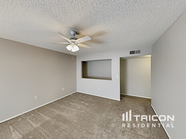 Building Photo - 828 N Pine Ct