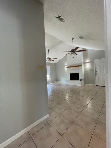 Building Photo - 175 Shawnee Dr