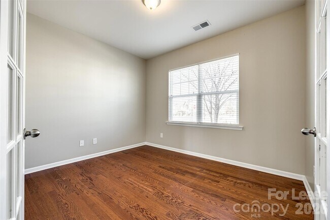 Building Photo - 3000 Sewee Ln