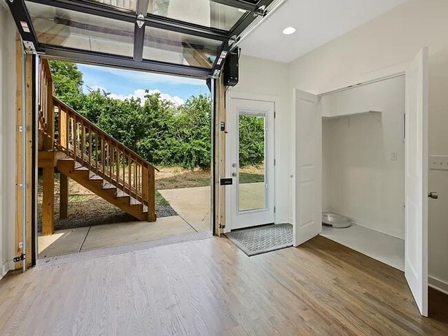 Building Photo - Great 4BR 3.5 Bath in Nashville