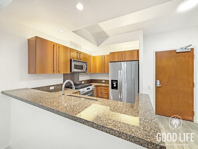 Building Photo - Stunning 1B/1BA Condo in East Village W/ A/C, W/D, Rooftop Deck, Padres Stadium Views, Community ...