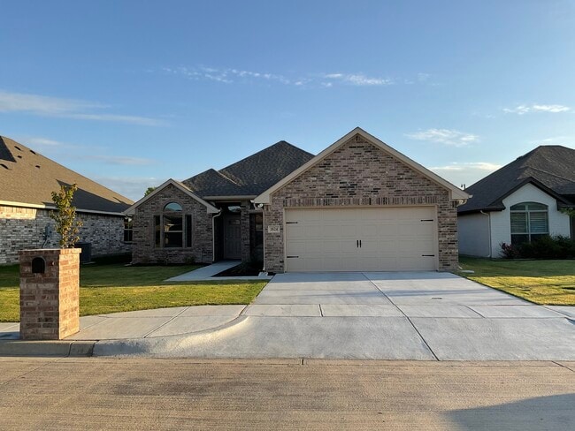 Building Photo - 1824 Town Creek Cir