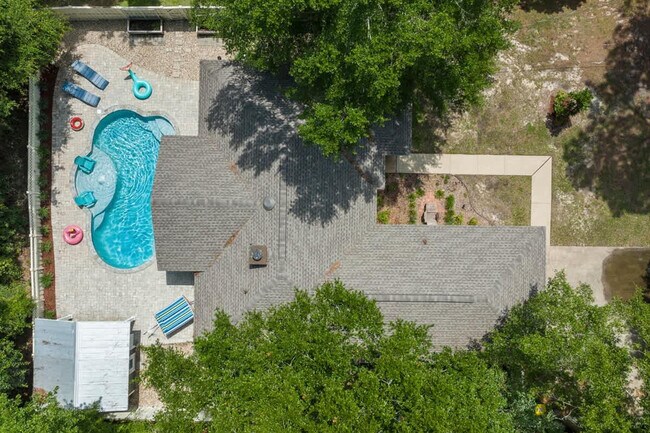 Building Photo - 9200 Pointe Aux Chenes Rd