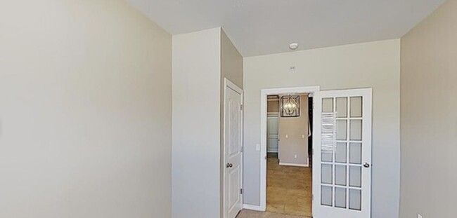Building Photo - Gorgeous 4 bed, 3 bath