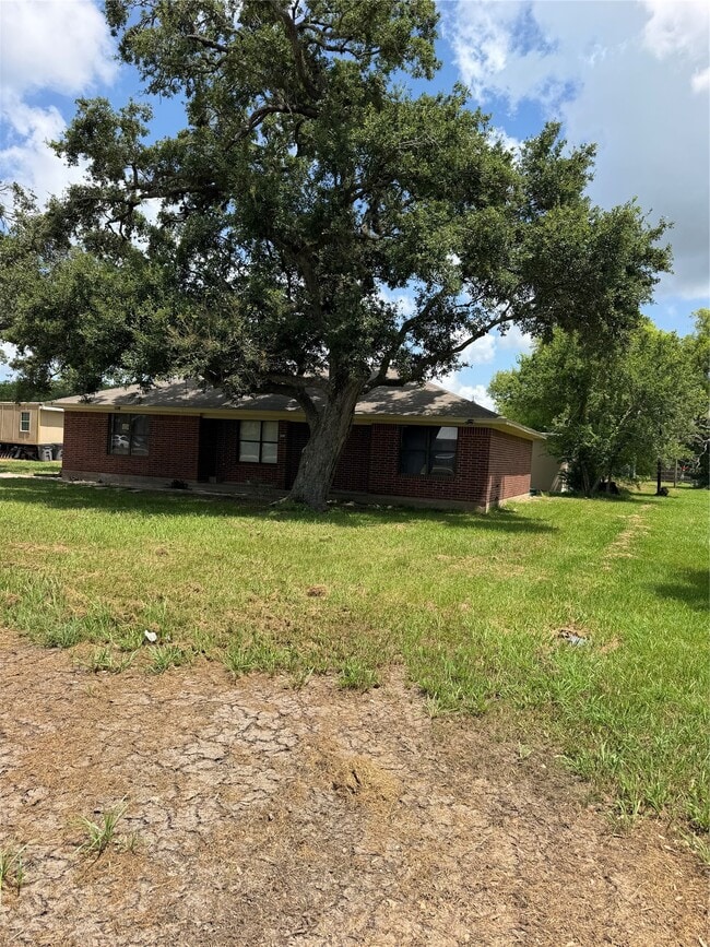 Building Photo - 151 Country Oaks St