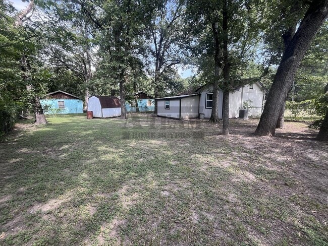 Building Photo - Cozy 3 Bedroom 1 Bathroom with Large Yard