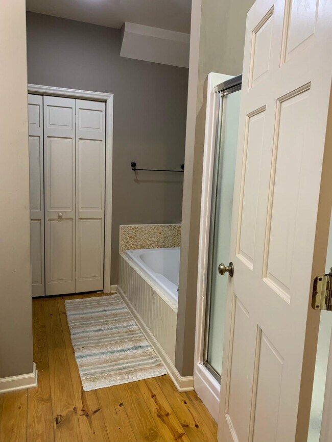 Building Photo - 103 Clary Ct