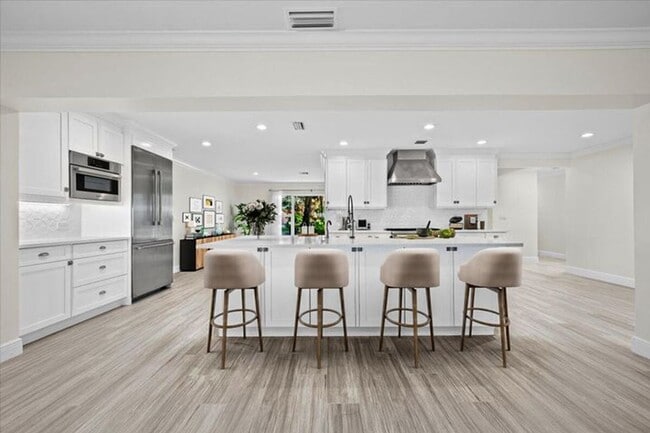 Building Photo - 12831 Shore Dr