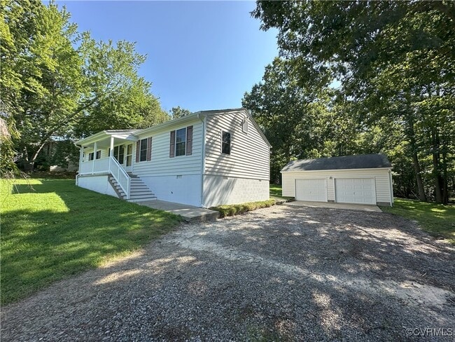 Building Photo - 16421 Chinook Dr