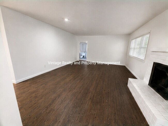Building Photo - 623 Bedlow Dr