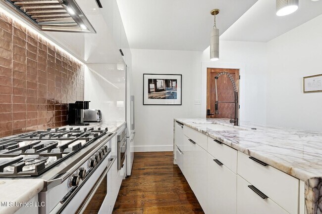 Building Photo - 301 S Toulme St