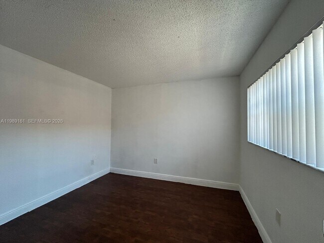 Building Photo - 19741 SW 114th Ave