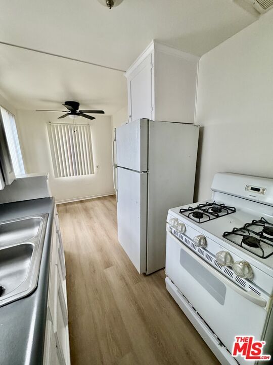 Building Photo - 407 W Manchester Blvd