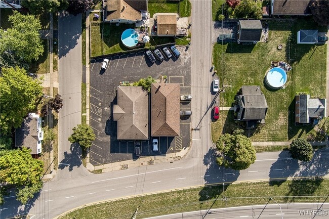 Building Photo - 273 Division St