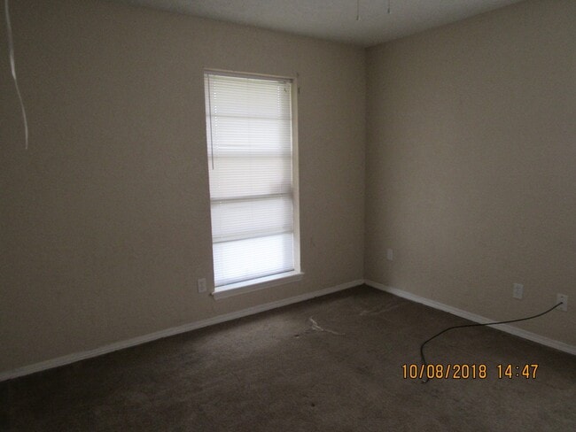Building Photo - PETS NEGOTIABLE WITH OWNER APPROVAL!!!