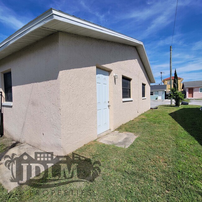 Building Photo - 5445 Amy Ln