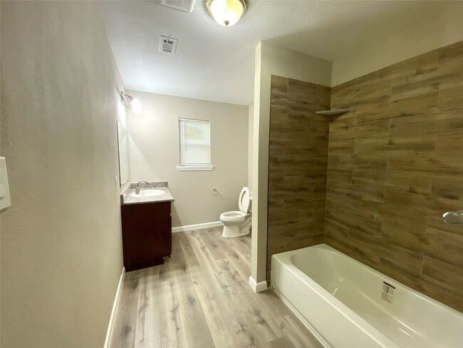 Building Photo - 4411 Buena Vista St