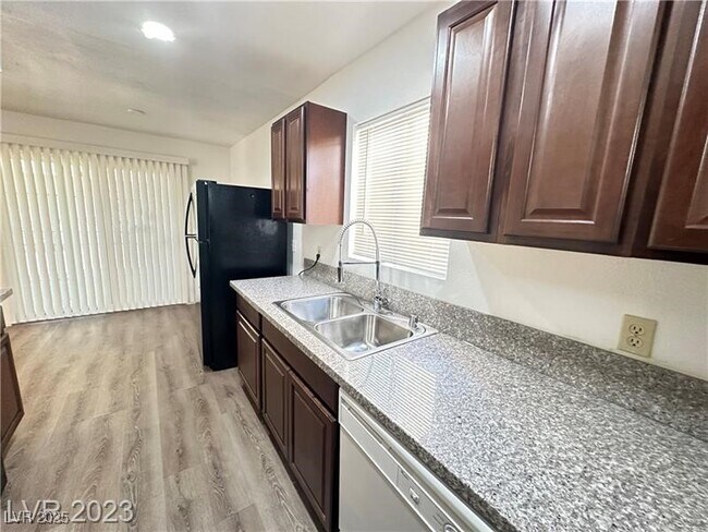 Building Photo - 5167 Greene Ln