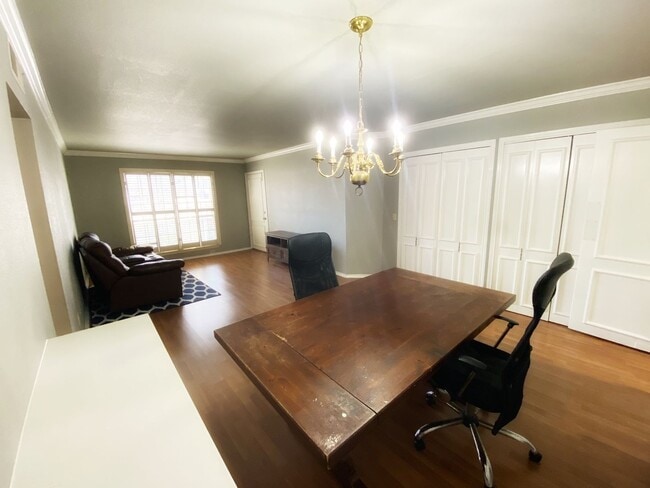 Building Photo - 2 BD/1.5 BATH MOVE IN NOVEMBER MINUTES FROM MCNAY ART MUSEUM!