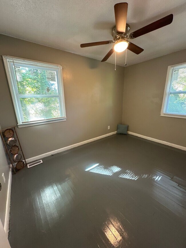 Building Photo - COMING SOON!  2 Bedroom house with LARGE yard!