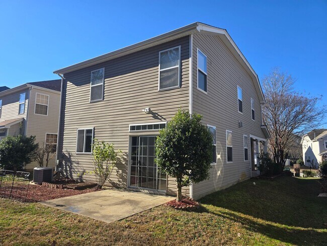 Building Photo - Beautiful 3 Bed 3 Bath Home in Amberly – Prime Triangle Location!