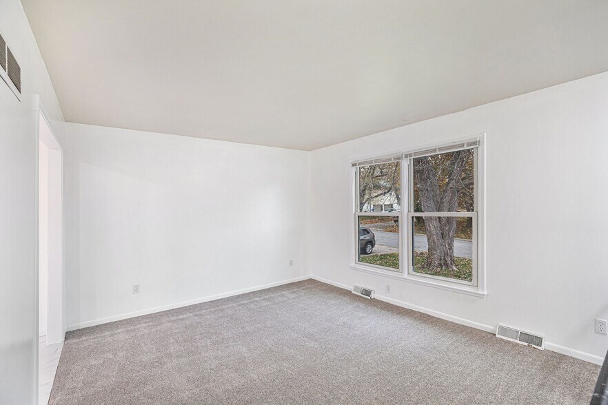 Building Photo - 1208 S Mayview Ave