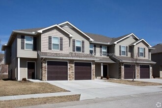 Building Photo - Beautiful Serrano Townhome with FULLY FINISHED Walk-out Basement