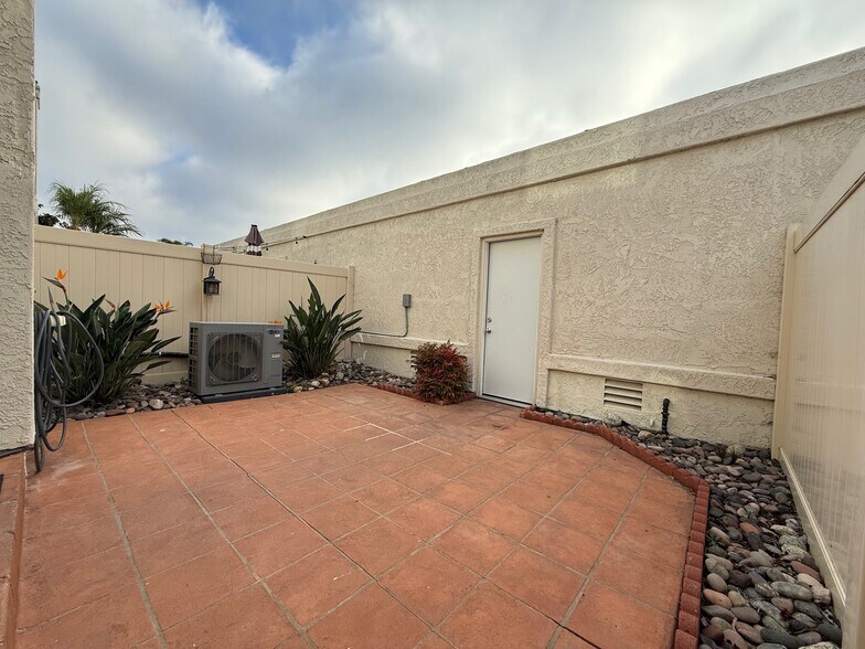 Building Photo - 6917 Pear Tree Dr