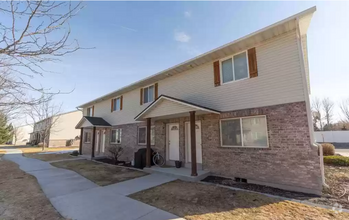Building Photo - 2 bed 1.5 bath unit in the Meadows