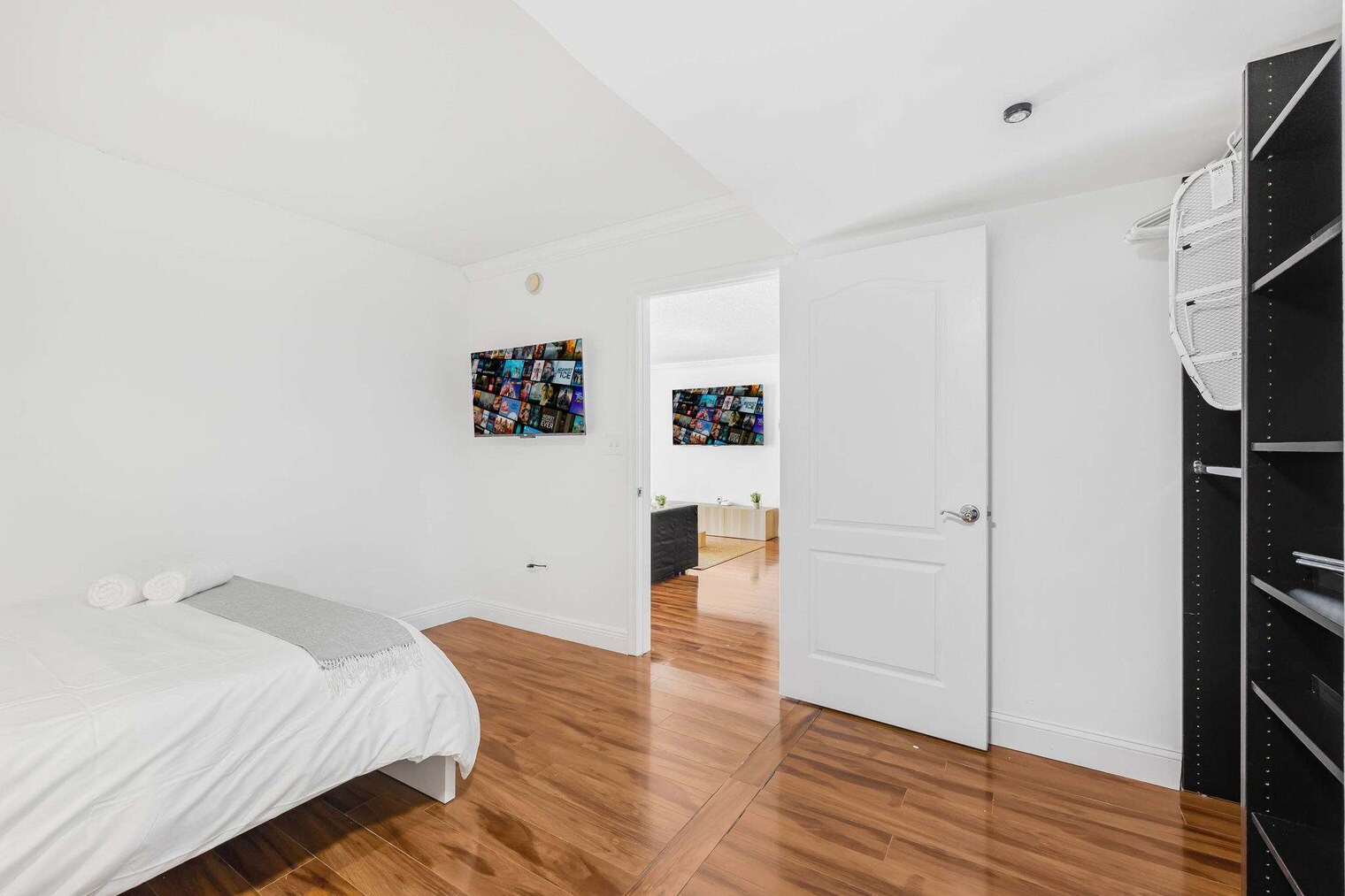 Building Photo - 1 SE 12th St