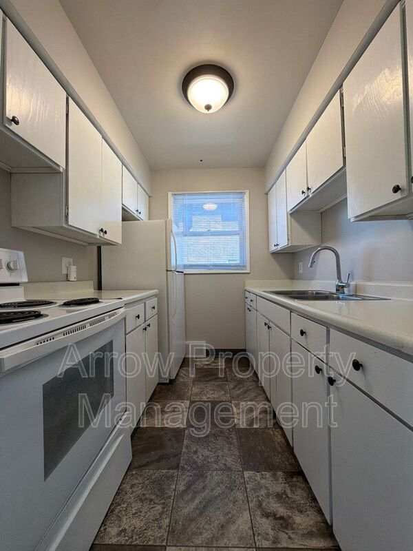 Building Photo - 1621 G-4