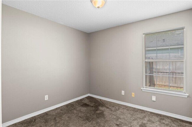 Building Photo - 8650 E Hamilton Bridges Dr