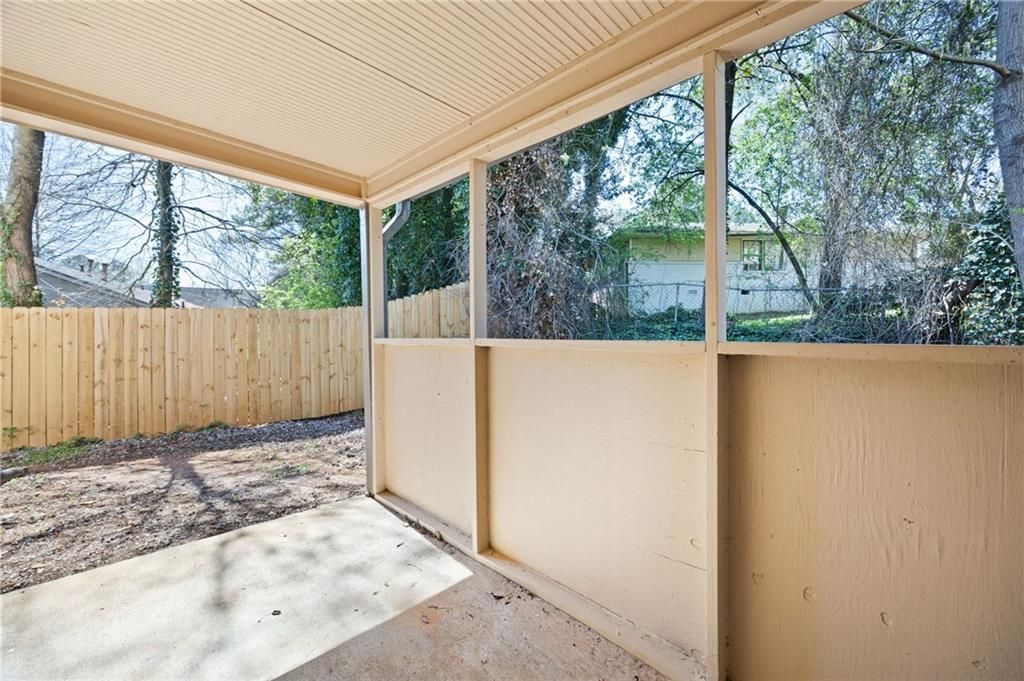 Building Photo - 2898 Lakemont Dr SW