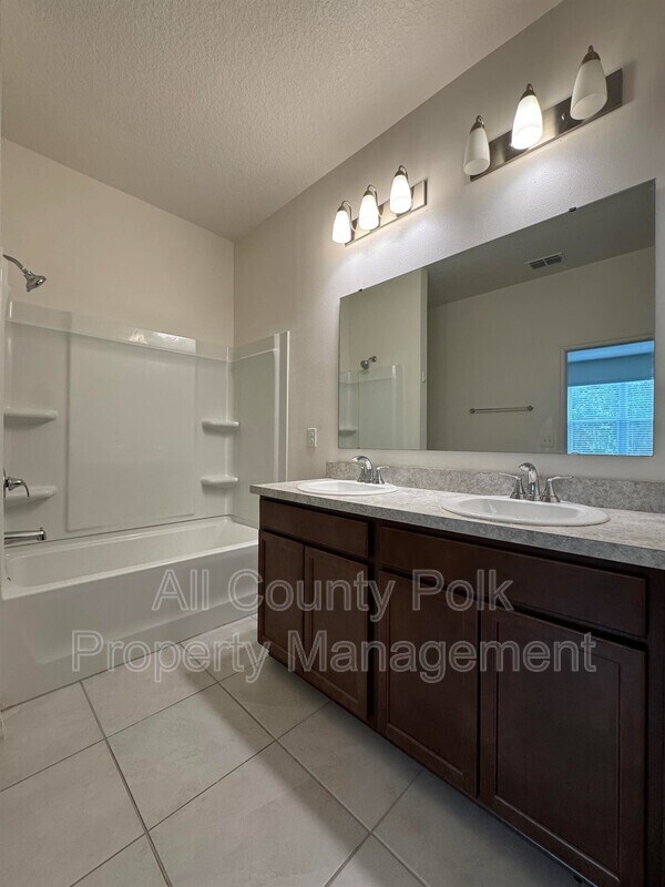 Building Photo - 7163 Cruz Ct