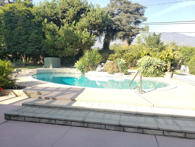 Building Photo - 475 Oxford Dr