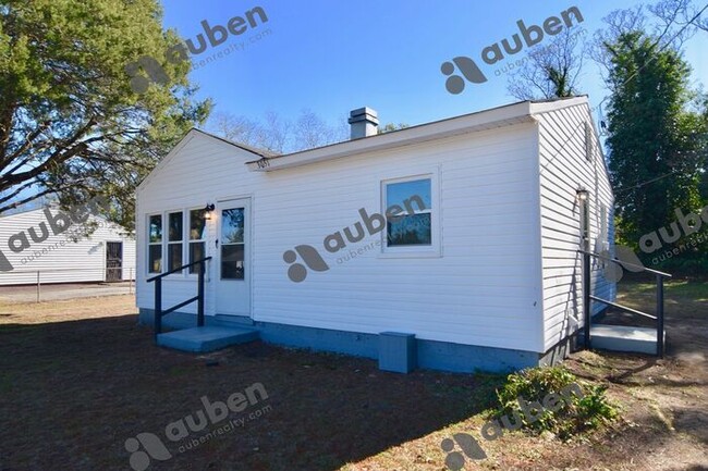 Building Photo - 2 Bedroom House For Lease in South Augusta
