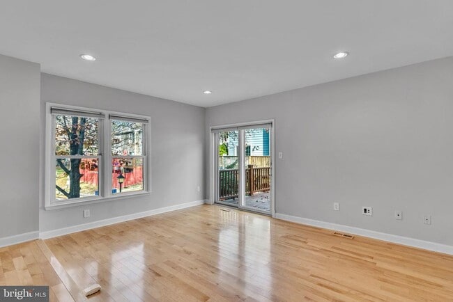 Building Photo - 6146 Brook Dr