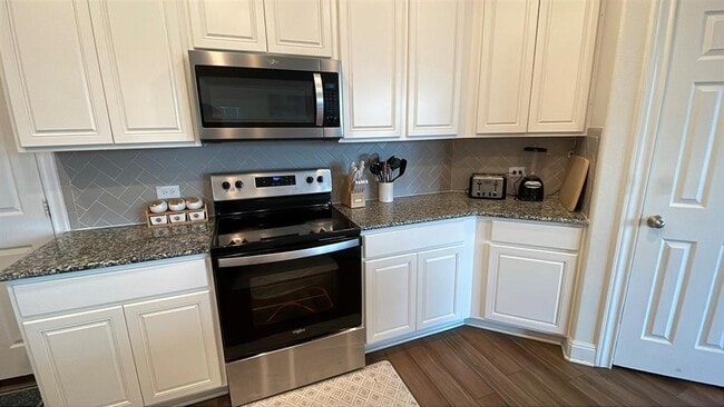 Building Photo - 125 Bronco Billy Dr