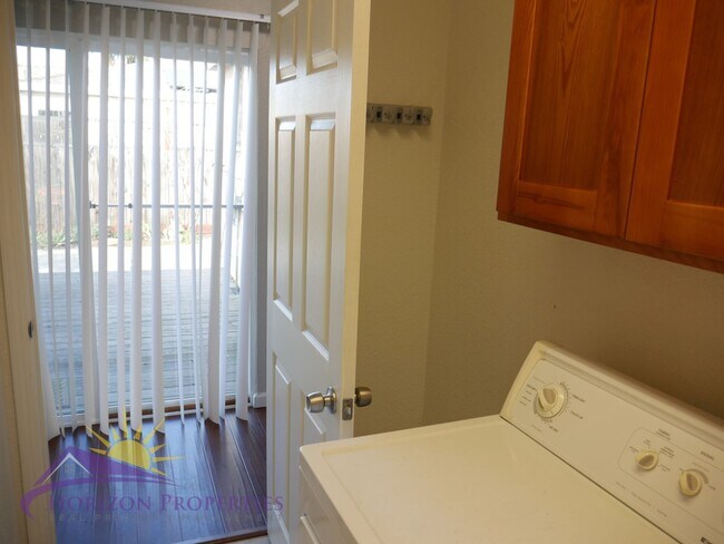 Building Photo - Remodeled 3 Bed 2 Bath 1,473 sqft home in Colonial Heights