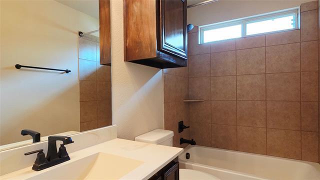 Building Photo - 12381 Summertree Dr