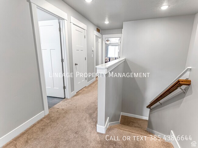 Building Photo - 10855 N Sandstone Way