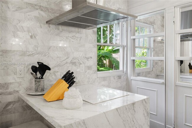 Building Photo - 743 NW 9th Ave