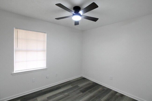 Building Photo - 319 Eastwood Ave