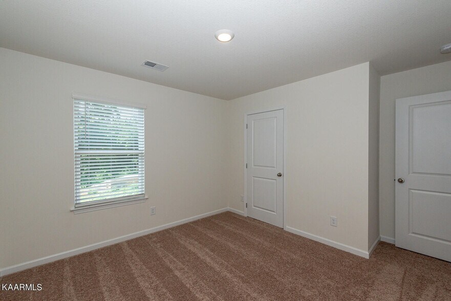 Building Photo - 1606 River Poppy Rd