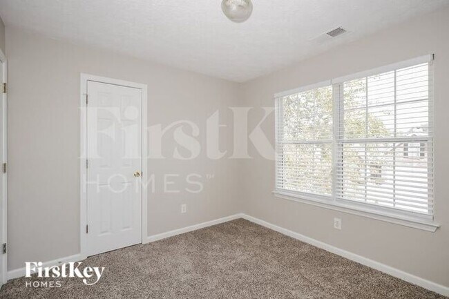 Building Photo - 8124 Valley Ridge Dr